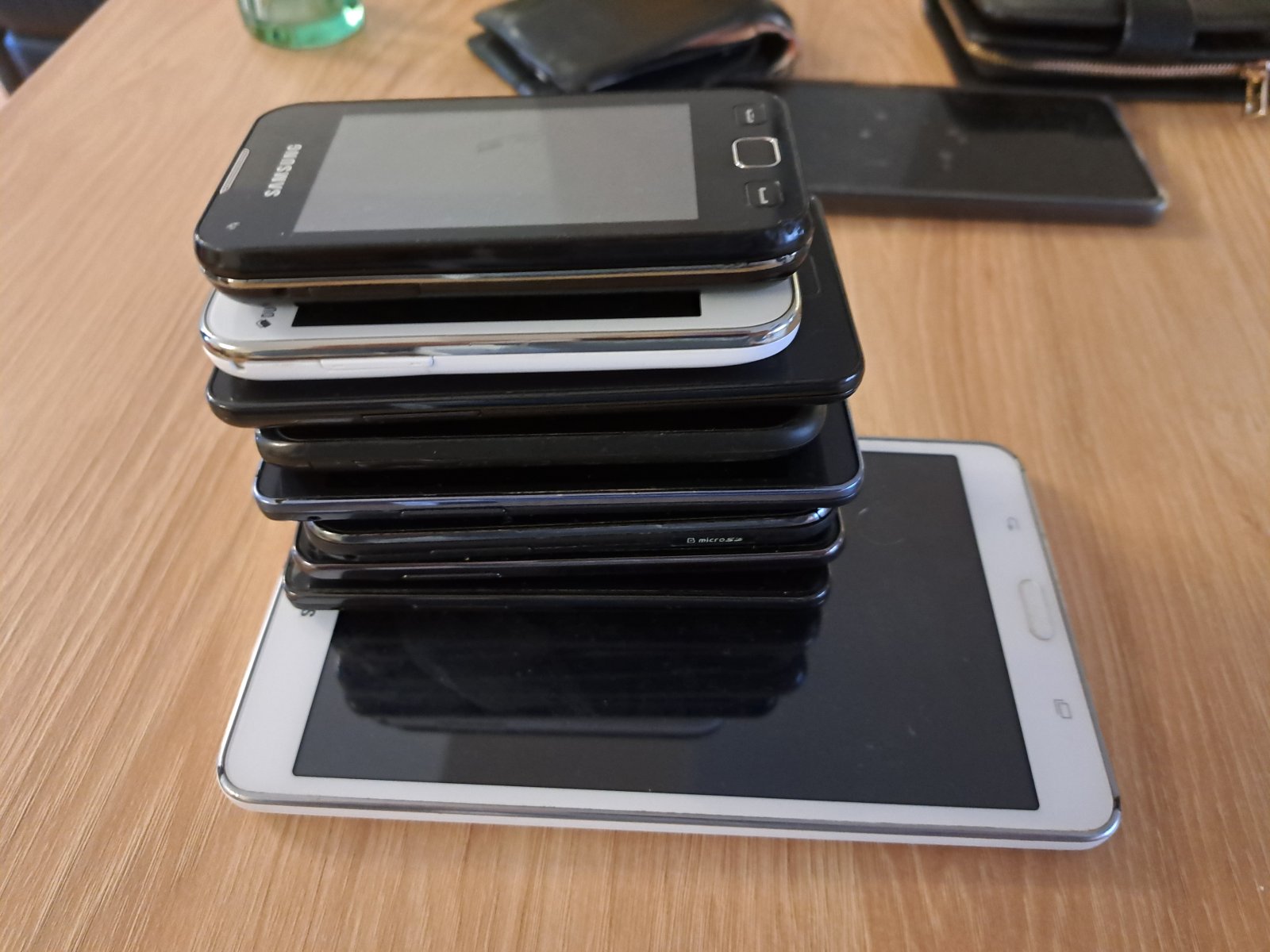 Global Smartphone Shipments Post Their Steepest Q3 Drop Since 2012