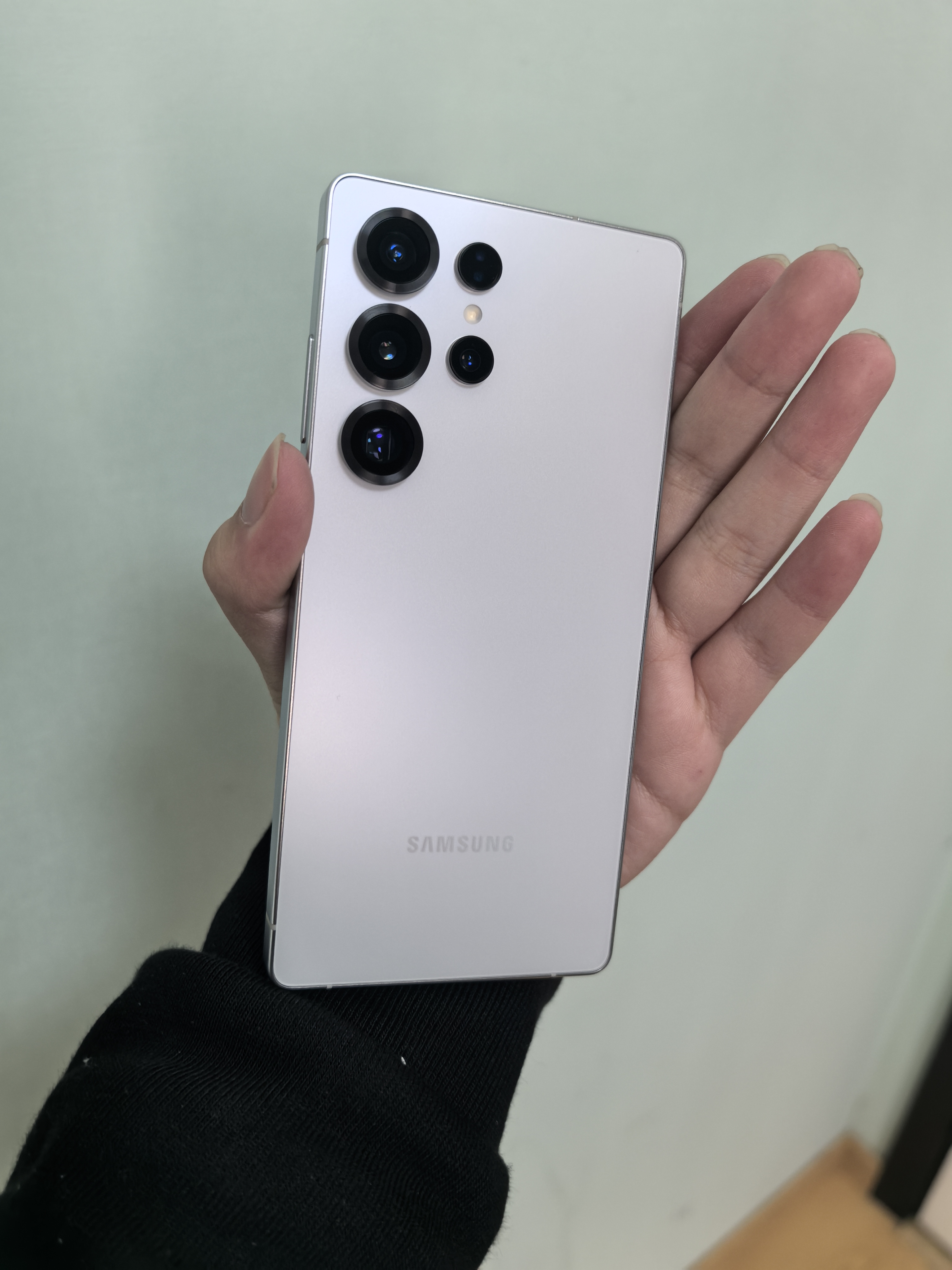 Samsung Brings Galaxy AI Features to Its Mid-Range Galaxy A Series